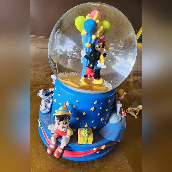 Disney Magical Snow Globe with TINKERBELL Is Broken Off The Globe - Picture 3 of 7
